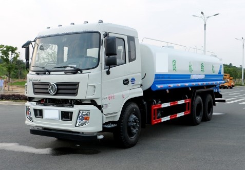 20噸灑水車報(bào)價(jià)表_東風(fēng)專底后雙橋20噸綠化灑水車廠家價(jià)格