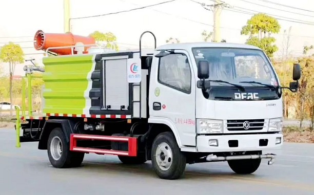 藍(lán)牌灑水車和黃牌灑水車的區(qū)別_東風(fēng)小多利卡5方藍(lán)牌抑塵車